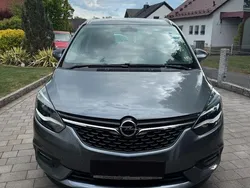 Grau Gebraucht 2018 Opel Zafira Tourer Van / Kleinbus | 11.699 € (Guter Preis)