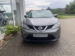 Grau Gebraucht 2015 Nissan Qashqai Acenta SUV | 10.800 € (Fairer Preis)