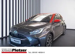 Grau Gebraucht 2021 Toyota Yaris Hybrid Limousine | 19.980 € (Fairer Preis)
