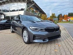 Grau Gebraucht 2020 BMW 318 Luxury Line Kombi | 16.999 € (Fairer Preis)