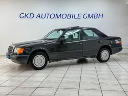 Schwarz Gebraucht 1988 Mercedes E230 Limousine | 5.999 €