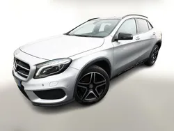 Silber Gebraucht 2016 Mercedes GLA200 AMG line SUV | 17.888 € (Fairer Preis)