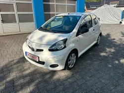 Weiß Gebraucht 2010 Toyota Aygo Kleinwagen | 3.900 € (Fairer Preis)