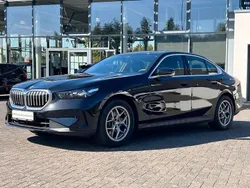 Saphirschwarz Gebraucht 2024 BMW 520 Limousine | 49.370 €