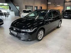 Grenadillschwarz metallic Gebraucht 2024 VW Golf VIII Life Kombi | 26.980 € (Fairer Preis)