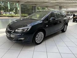 Grün Gebraucht 2014 Opel Astra Edition Kombi | 10.950 €
