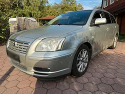 Gold Gebraucht 2005 Toyota Avensis Kombi | 3.000 € (Guter Preis)