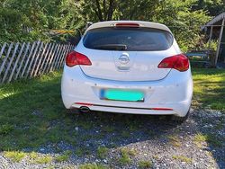 Weiß Gebraucht 2011 Opel Astra Design Edition Kleinwagen | 7.000 € (Teuer)