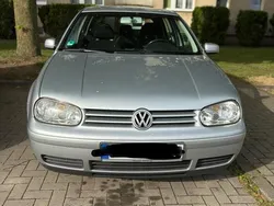 Silber Gebraucht 2003 VW Golf IV Kleinwagen | 2.000 €