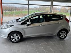 Grau Gebraucht 2011 Ford Fiesta Titanium Limousine | 4.600 €