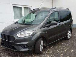 Grau Gebraucht 2019 Ford Tourneo Courier Titanium Van / Kleinbus | 11.900 € (Fairer Preis)