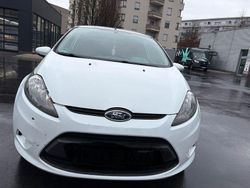 Weiß Gebraucht 2009 Ford Fiesta Trend Limousine | 1.900 € (Guter Preis)
