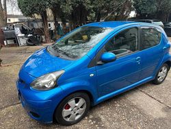 Blau Gebraucht 2009 Toyota Aygo Kleinwagen | 2.400 € (Fairer Preis)