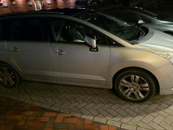 Silber Gebraucht 2011 Peugeot 5008 Van / Kleinbus | 4.000 € (Guter Preis)