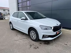 Moonweiss metallic Gebraucht 2024 Skoda Fabia Selection Limousine | 17.850 € (Fairer Preis)