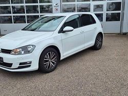 Weiß Gebraucht 2016 VW Golf VII Allstar Limousine | 11.500 € (Fairer Preis)