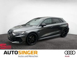 Progressivrot metallic Neu 2025 Audi RS3 Sportback Sport Kleinwagen | 70.980 € (Fairer Preis)