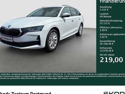 Weiß Gebraucht 2024 Skoda Octavia Selection Kombi | 28.555 € (Guter Preis)