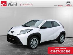 Schneeweiss Neu 2025 Toyota Aygo Business Edition Kleinwagen | 17.990 €