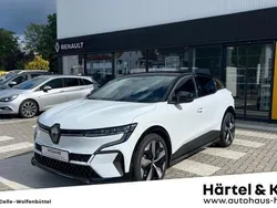 Weiß Gebraucht 2024 Renault Mégane Komfort Limousine | 37.390 € (Fairer Preis)