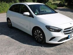 Weiß Gebraucht 2021 Mercedes B180 Van / Kleinbus | 18.600 € (Guter Preis)