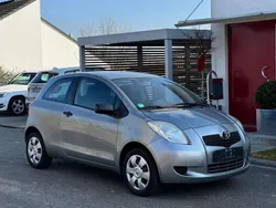 Silber Gebraucht 2009 Toyota Yaris Cool Limousine | 3.200 € (Fairer Preis)