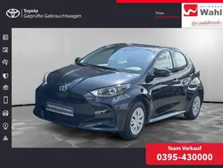 Schwarz Gebraucht 2022 Toyota Yaris Hybrid Business Edition Limousine | 18.490 € (Fairer Preis)