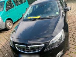 Schwarz Gebraucht 2010 Opel Astra Limousine | 4.400 € (Etwas zu teuer)