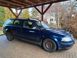 Blau Gebraucht 2004 VW Passat Kombi | 500 € (Superpreis)