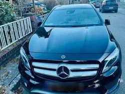 Schwarz Gebraucht 2017 Mercedes GLA180 AMG line SUV | 21.500 €