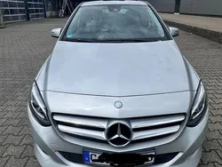 Silber Gebraucht 2016 Mercedes B200 Urban Van / Kleinbus | 16.500 € (Fairer Preis)