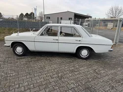 Weiß Gebraucht 1968 Mercedes 200/8 Limousine | 19.950 €
