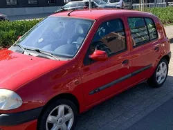 Rot Gebraucht 2001 Renault Clio II Limousine | 1.399 € (Fairer Preis)