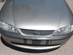 Grau Gebraucht 1996 Opel Vectra Limousine | 1.500 €