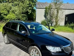 Schwarz Gebraucht 2011 Skoda Superb Elegance Kombi | 6.500 € (Fairer Preis)
