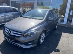 Grau Gebraucht 2018 Mercedes B180 Edition Van / Kleinbus | 17.100 € (Fairer Preis)