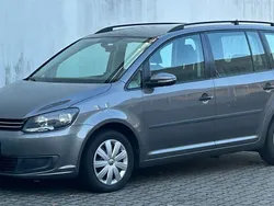Grau Gebraucht 2011 VW Touran Trendline Van / Kleinbus | 5.175 € (Fairer Preis)