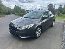 Grau Gebraucht 2016 Ford Focus Trend Limousine | 5.690 € (Fairer Preis)