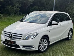 Weiß Gebraucht 2012 Mercedes B180 Van / Kleinbus | 7.990 € (Fairer Preis)