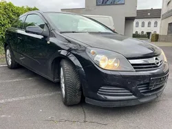 Schwarz Gebraucht 2005 Opel Astra GTC Kleinwagen | 400 €