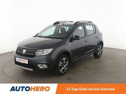 Grau Gebraucht 2018 Dacia Sandero Celebration Kleinwagen | 11.060 € (Etwas zu teuer)