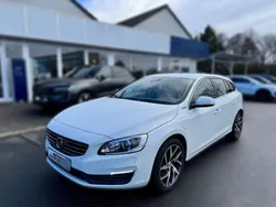Weiß Gebraucht 2018 Volvo V60 Kombi | 25.300 € (Fairer Preis)