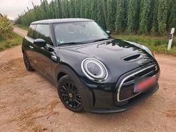Schwarz Gebraucht 2023 Mini Cooper SE Hatch Kleinwagen | 24.000 € (Teuer)
