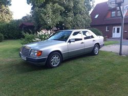 Silber Gebraucht 1992 Mercedes E280 Limousine | 12.200 €