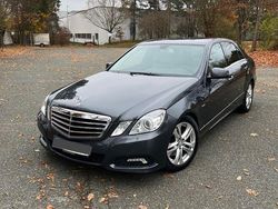 Grau Gebraucht 2009 Mercedes E250 Avantgarde Limousine | 10.490 € (Fairer Preis)