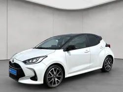 Weiß Gebraucht 2022 Toyota Yaris Hybrid Style Limousine | 22.980 € (Teuer)