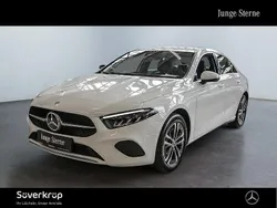 Weiß Gebraucht 2024 Mercedes A250 Progressive Limousine | 30.925 € (Guter Preis)