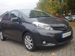 Grau Gebraucht 2013 Toyota Yaris Edition Limousine | 6.990 € (Fairer Preis)