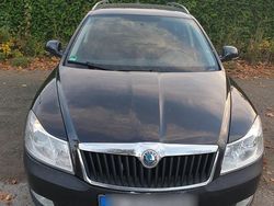 Schwarz Gebraucht 2009 Skoda Octavia Kombi | 1.700 €