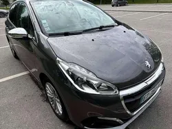 Lackierung platinium/metallic Gebraucht 2018 Peugeot 208 Allure Kleinwagen | 7.999 € (Superpreis)